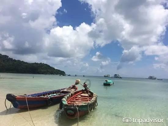 李湘退休后复出捞金,被质疑“缺钱”,王诗龄戴6万多项链跳舞